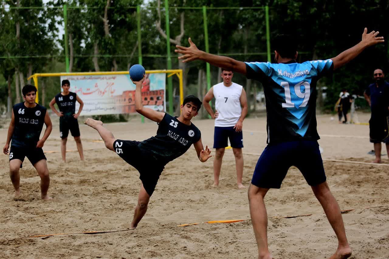 پایان مسابقات هندبال ساحلی آقایان و بانوان استان اصفهان