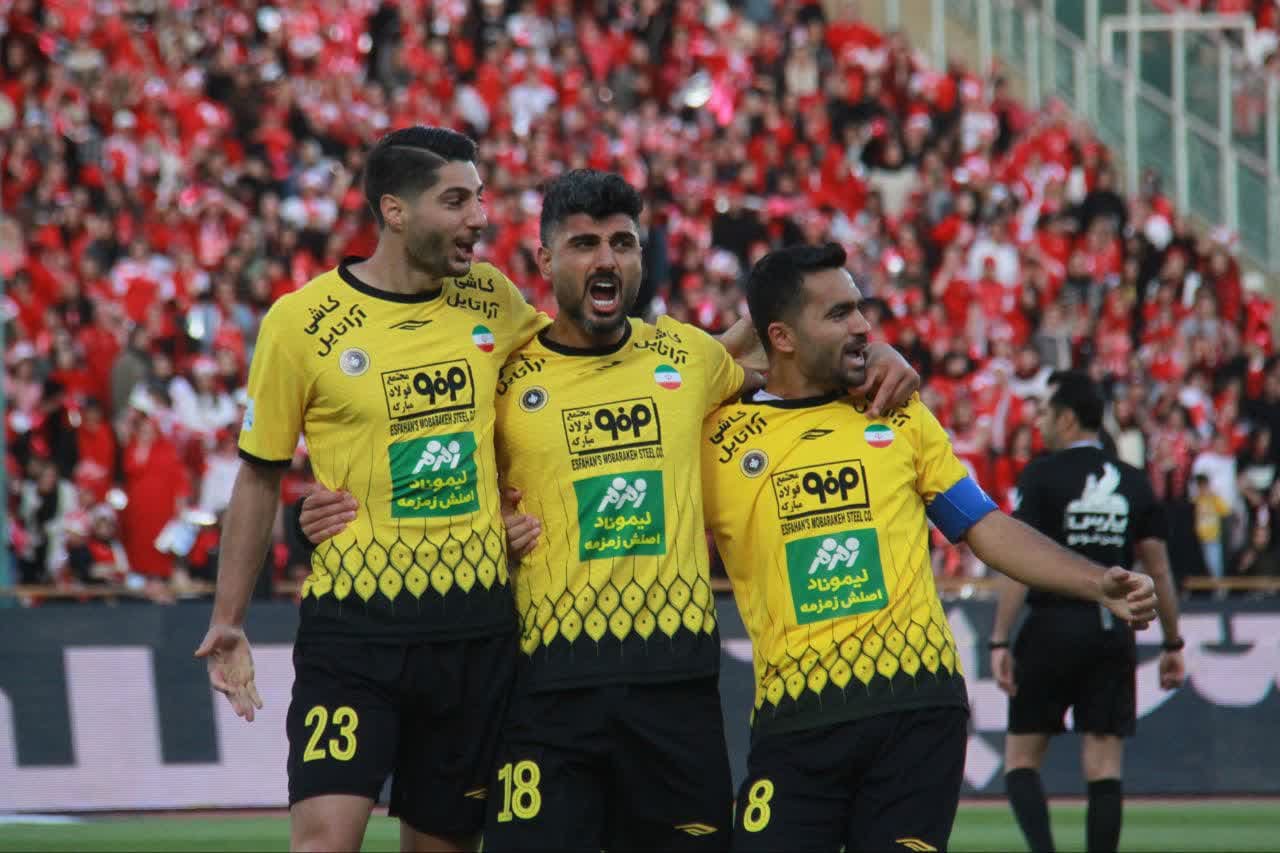 تراکتور پا پس نمیکشد/پرسپولیس همچنان حریف آسان برای سپاهان تراکتور پا پس نمیکشد/پرسپولیس همچنان حریف آسان برای سپاهان