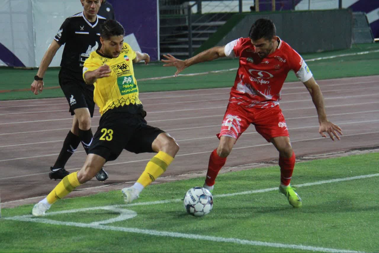 تراکتور پا پس نمیکشد/پرسپولیس همچنان حریف آسان برای سپاهان تراکتور پا پس نمیکشد/پرسپولیس همچنان حریف آسان برای سپاهان