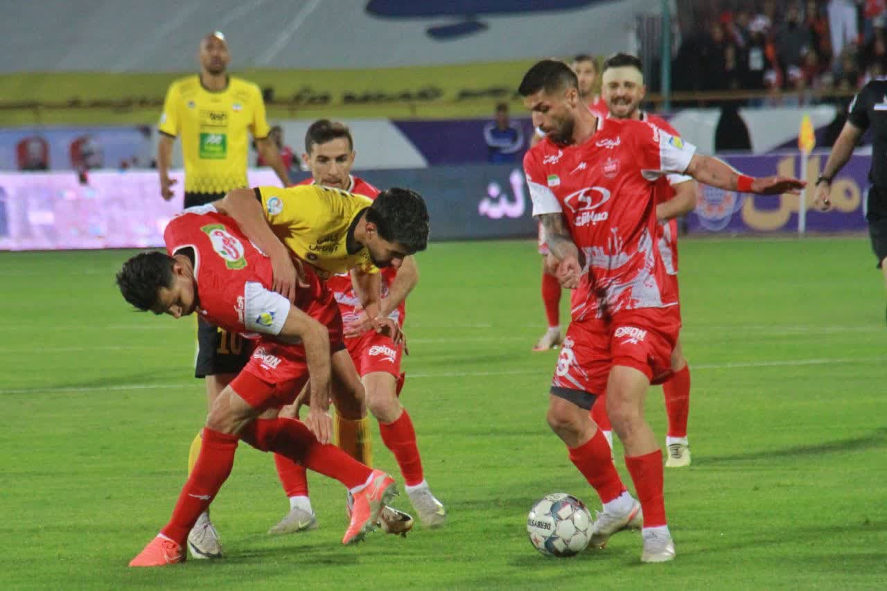 تراکتور پا پس نمیکشد/پرسپولیس همچنان حریف آسان برای سپاهان تراکتور پا پس نمیکشد/پرسپولیس همچنان حریف آسان برای سپاهان