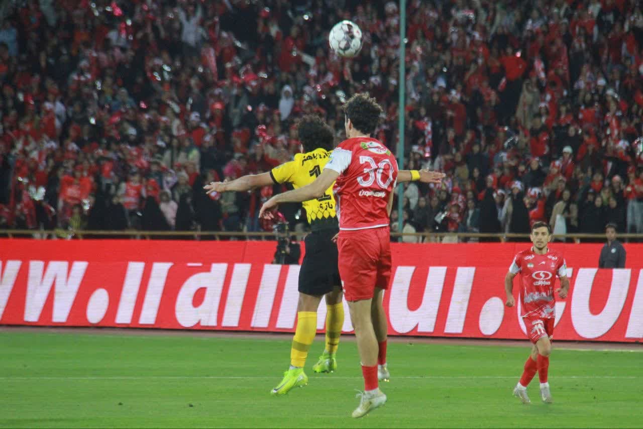 تراکتور پا پس نمیکشد/پرسپولیس همچنان حریف آسان برای سپاهان تراکتور پا پس نمیکشد/پرسپولیس همچنان حریف آسان برای سپاهان