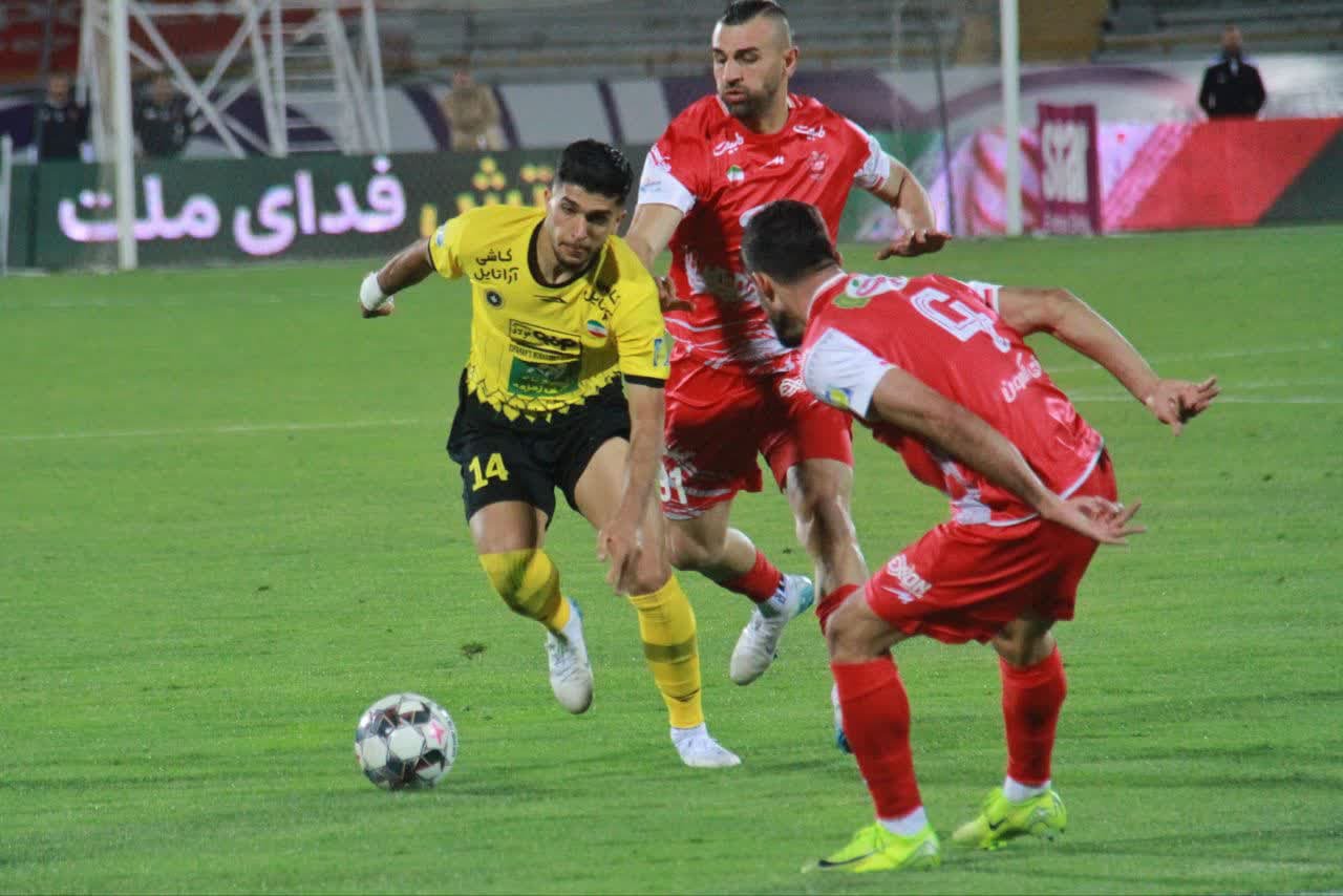 تراکتور پا پس نمیکشد/پرسپولیس همچنان حریف آسان برای سپاهان تراکتور پا پس نمیکشد/پرسپولیس همچنان حریف آسان برای سپاهان