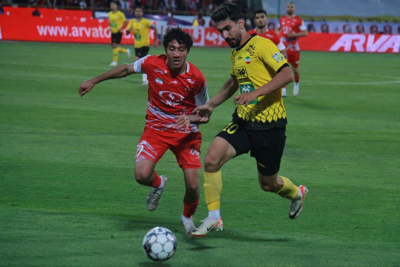 تراکتور پا پس نمیکشد/پرسپولیس همچنان حریف آسان برای سپاهان تراکتور پا پس نمیکشد/پرسپولیس همچنان حریف آسان برای سپاهان