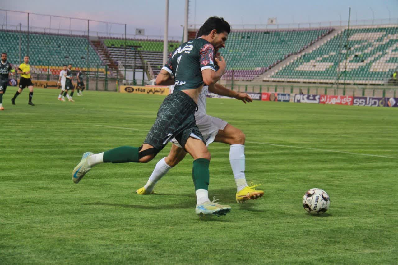 تراکتور پا پس نمیکشد/پرسپولیس همچنان حریف آسان برای سپاهان تراکتور پا پس نمیکشد/پرسپولیس همچنان حریف آسان برای سپاهان