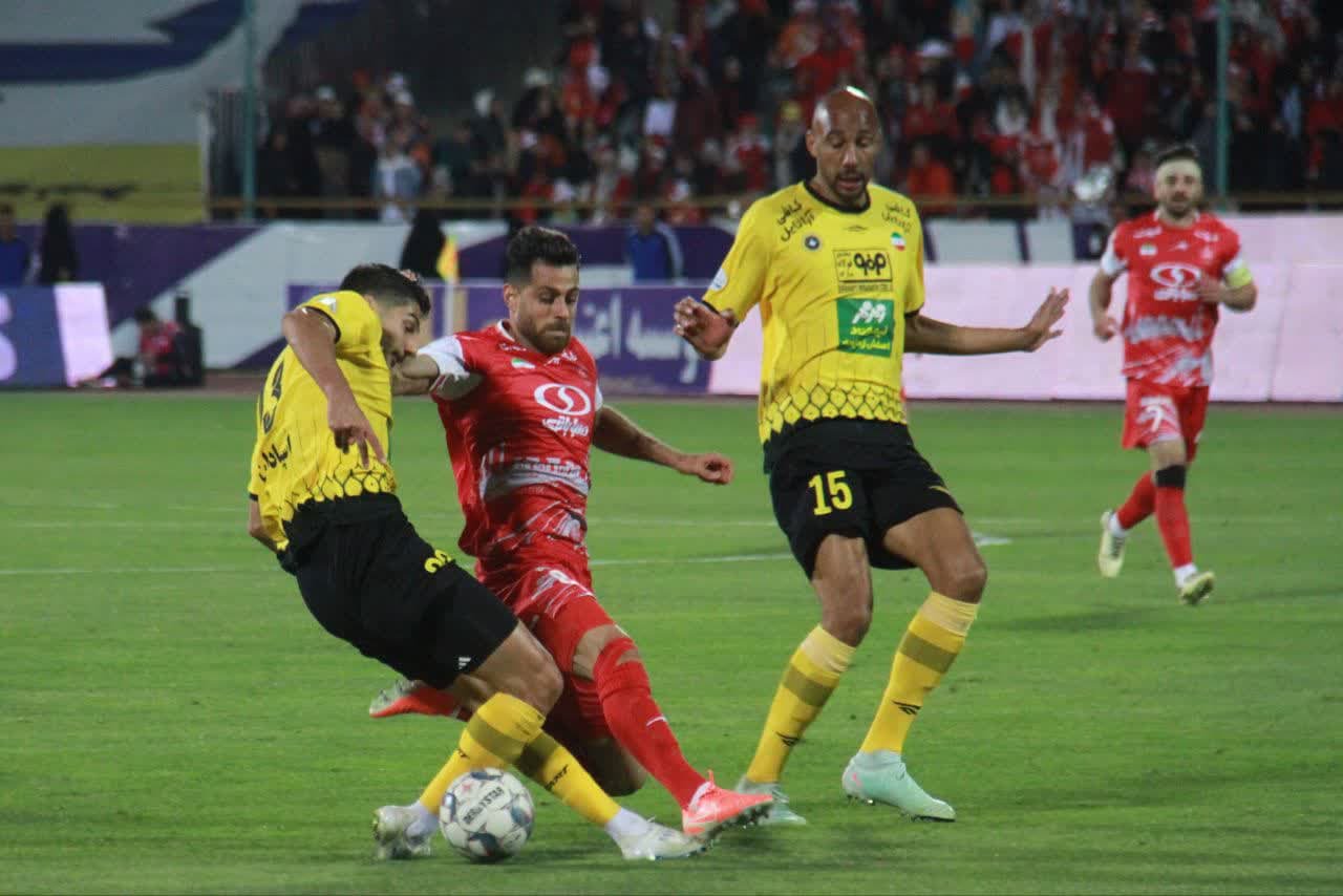 تراکتور پا پس نمیکشد/پرسپولیس همچنان حریف آسان برای سپاهان تراکتور پا پس نمیکشد/پرسپولیس همچنان حریف آسان برای سپاهان