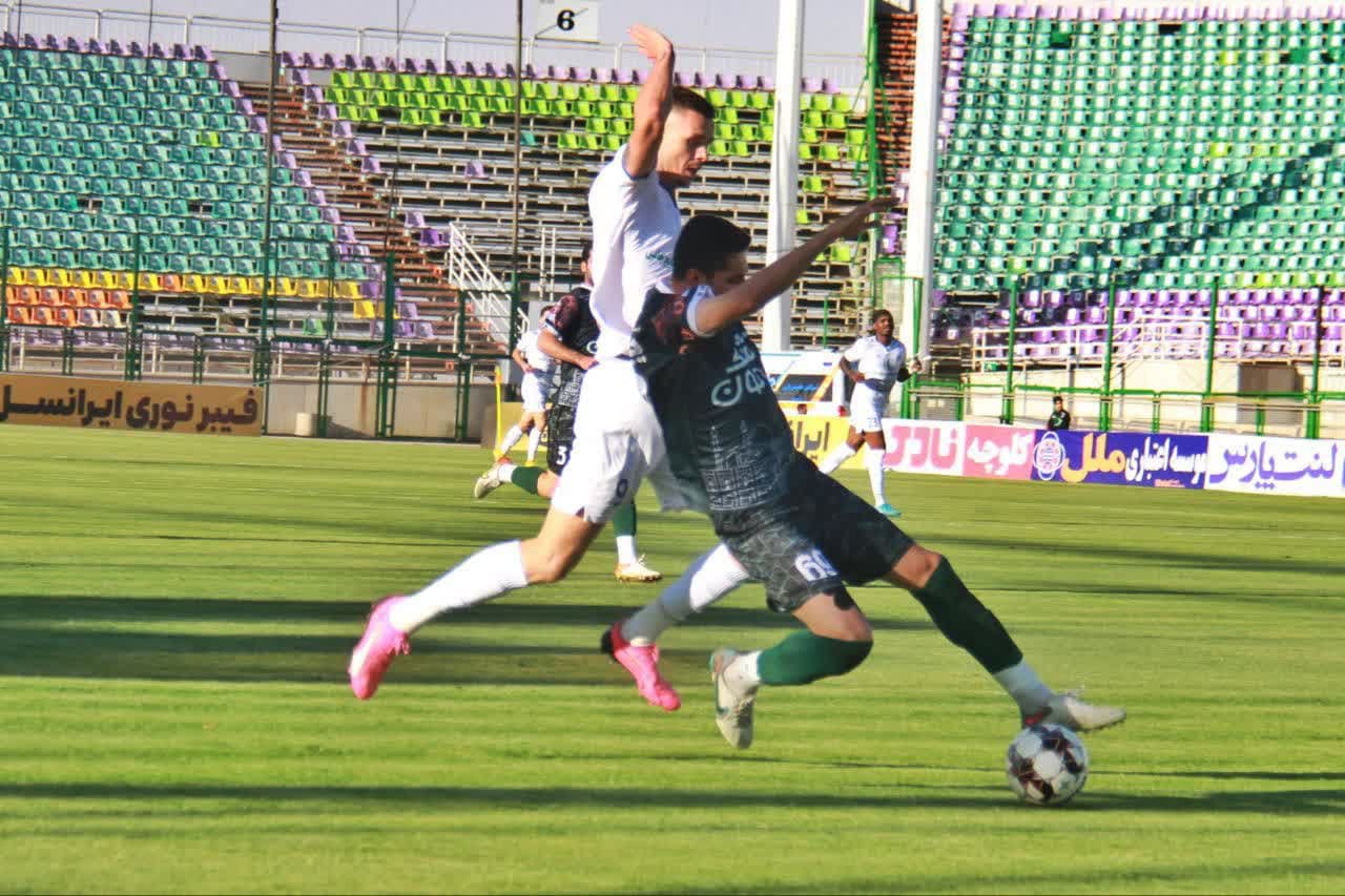 تراکتور پا پس نمیکشد/پرسپولیس همچنان حریف آسان برای سپاهان تراکتور پا پس نمیکشد/پرسپولیس همچنان حریف آسان برای سپاهان