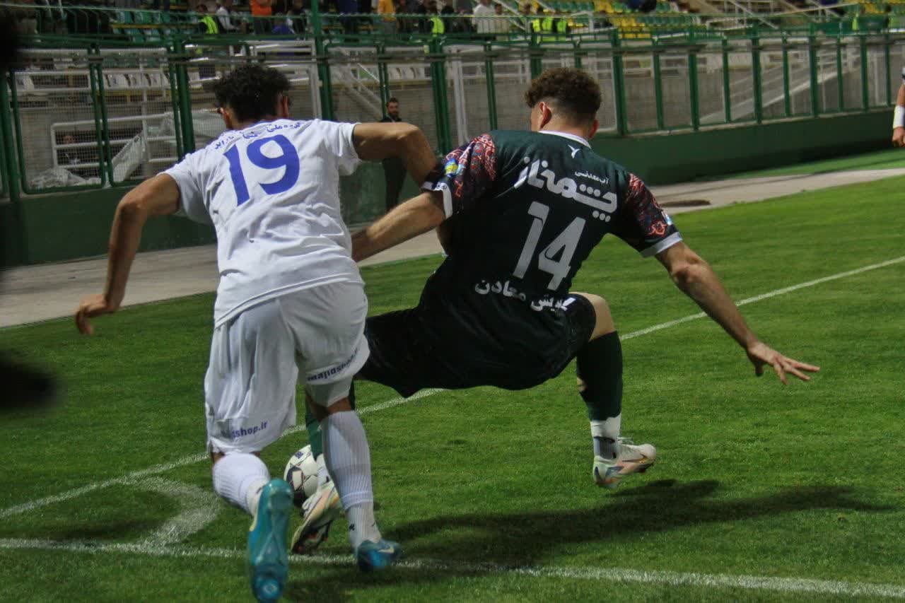 تراکتور پا پس نمیکشد/پرسپولیس همچنان حریف آسان برای سپاهان تراکتور پا پس نمیکشد/پرسپولیس همچنان حریف آسان برای سپاهان