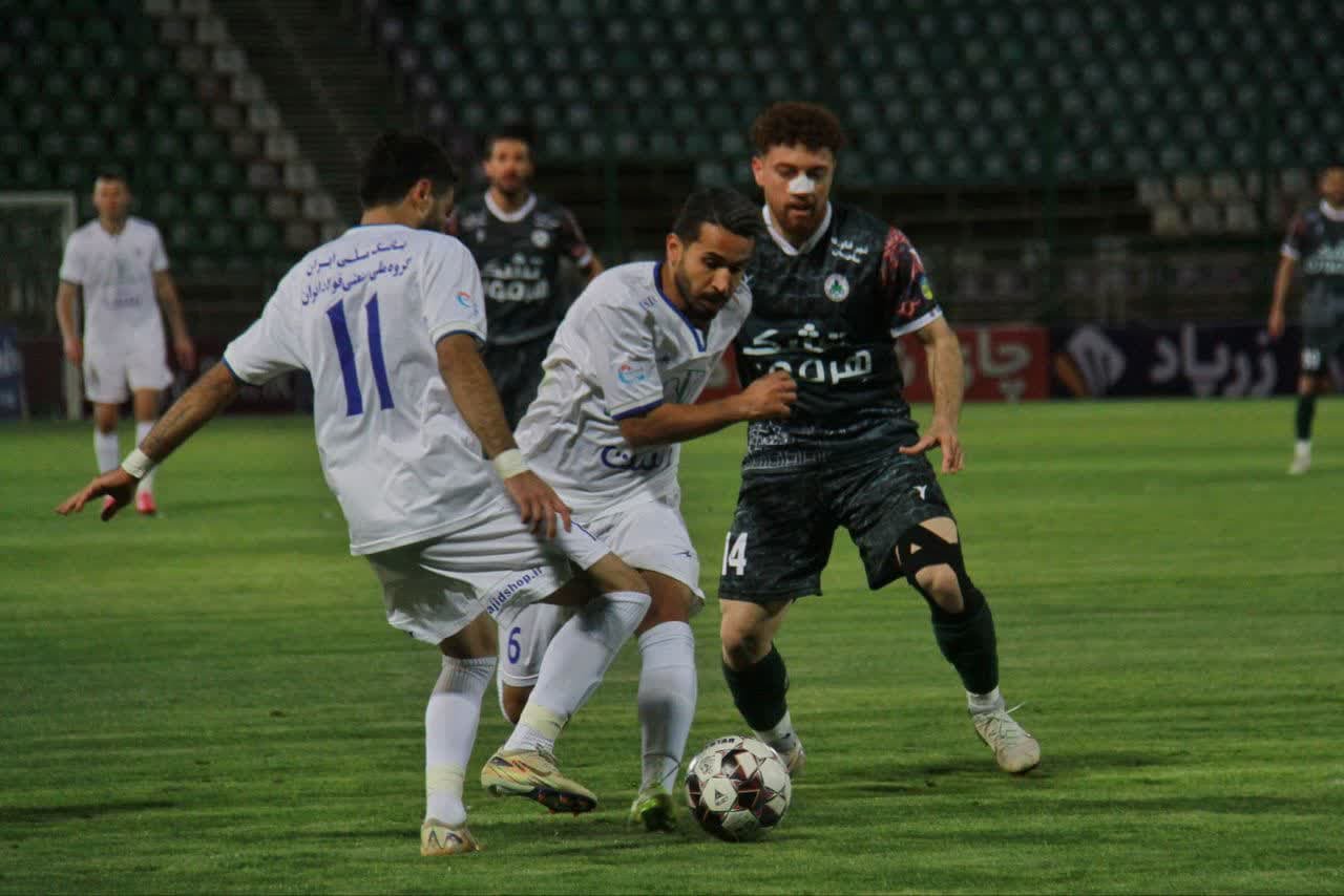 تراکتور پا پس نمیکشد/پرسپولیس همچنان حریف آسان برای سپاهان تراکتور پا پس نمیکشد/پرسپولیس همچنان حریف آسان برای سپاهان