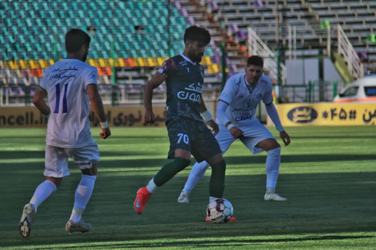 تراکتور پا پس نمیکشد/پرسپولیس همچنان حریف آسان برای سپاهان تراکتور پا پس نمیکشد/پرسپولیس همچنان حریف آسان برای سپاهان