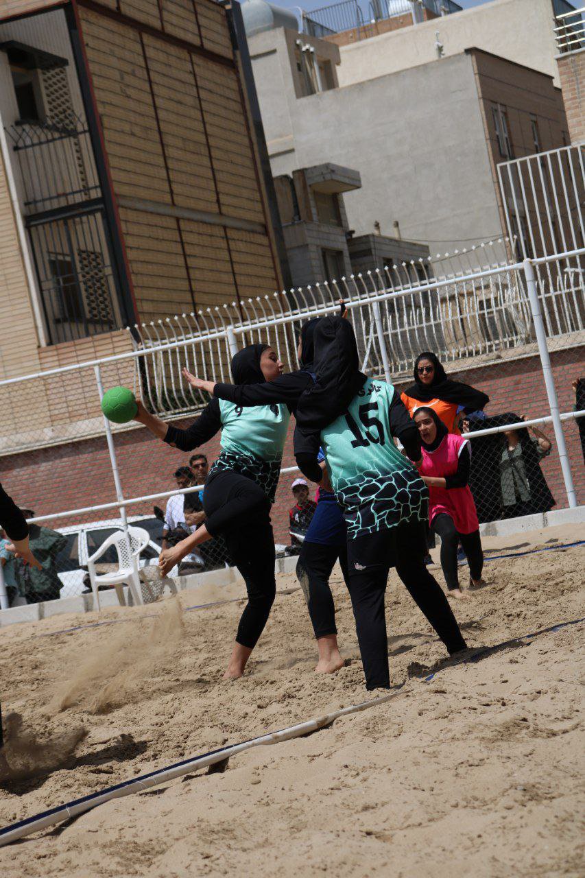 نتایج کامل مسابقات هندبال ساحلی آقایان و بانوان به مناسبت هفته فرهنگی اصفهان 