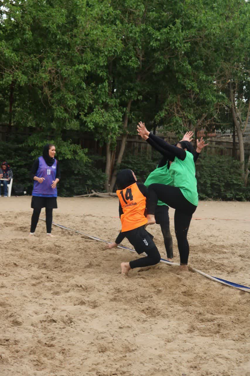 گزارش تصویری روز شنبه مسابقات هندبال ساحلی آقایان و بانوان گزارش تصویری روز شنبه مسابقات هندبال ساحلی آقایان و بانوان