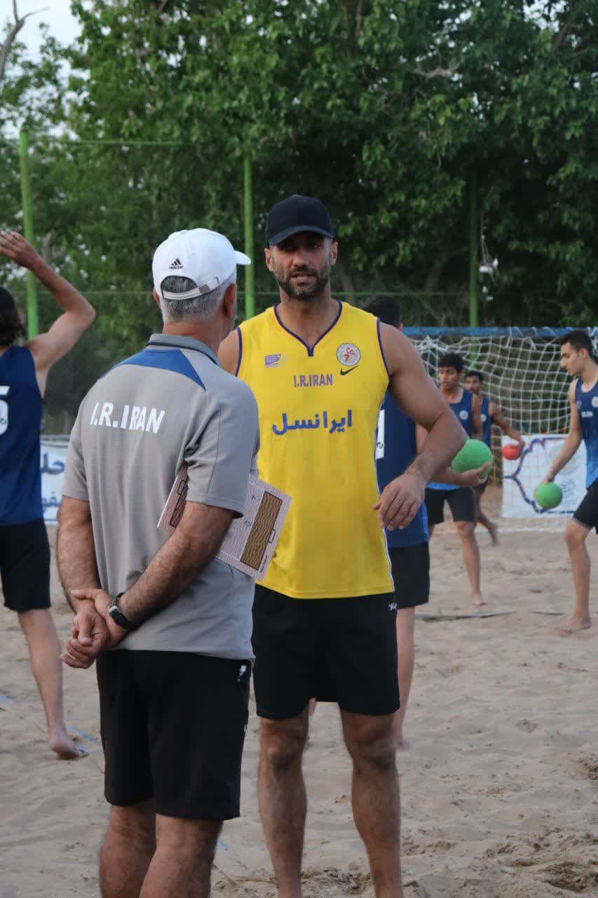 گزارش تصویری روز شنبه مسابقات هندبال ساحلی آقایان و بانوان گزارش تصویری روز شنبه مسابقات هندبال ساحلی آقایان و بانوان