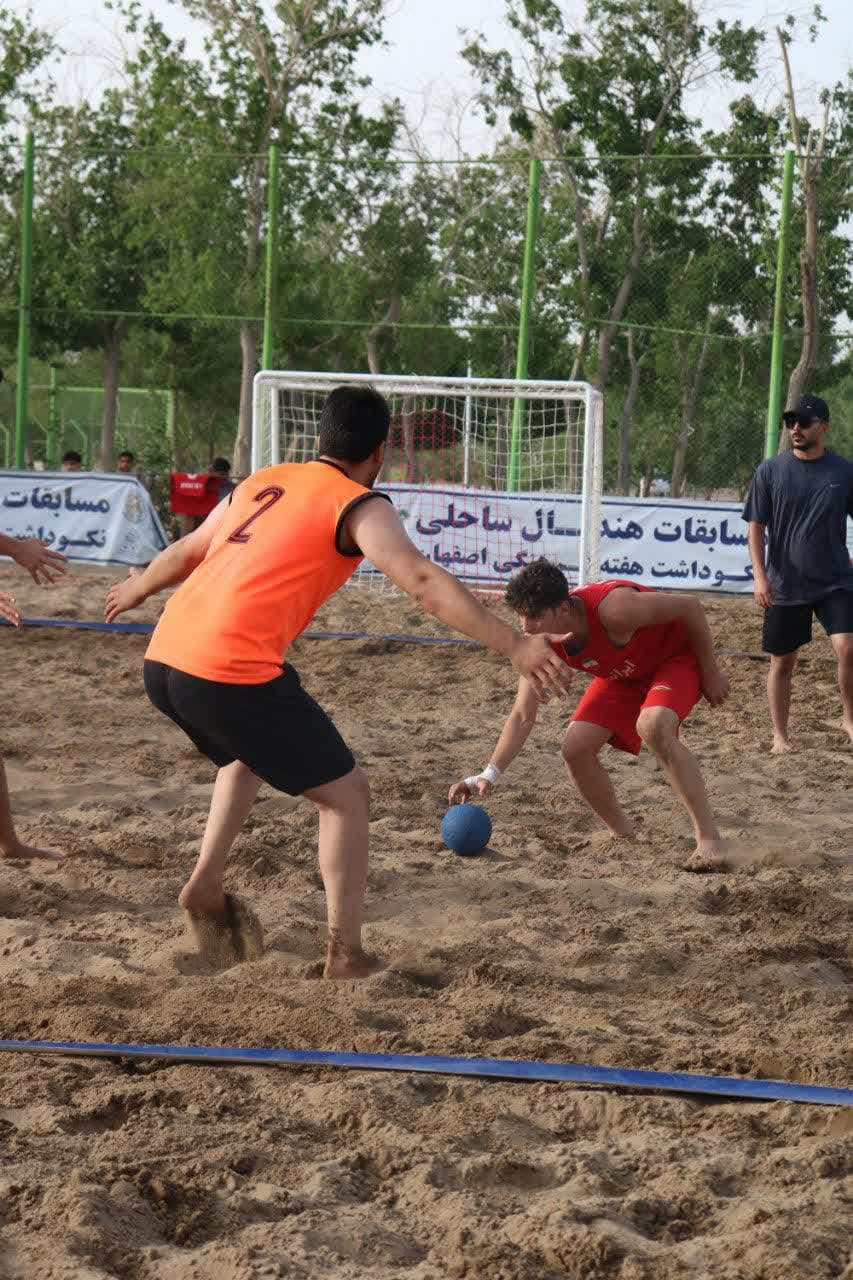 گزارش تصویری روز شنبه مسابقات هندبال ساحلی آقایان و بانوان گزارش تصویری روز شنبه مسابقات هندبال ساحلی آقایان و بانوان