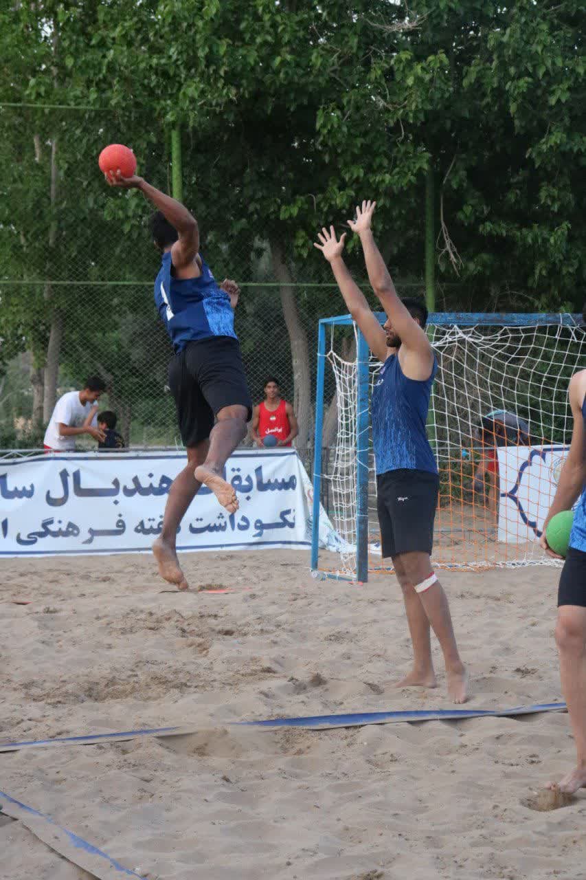 گزارش تصویری روز شنبه مسابقات هندبال ساحلی آقایان و بانوان گزارش تصویری روز شنبه مسابقات هندبال ساحلی آقایان و بانوان