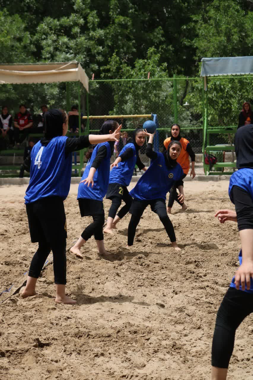 گزارش تصویری روز شنبه مسابقات هندبال ساحلی آقایان و بانوان گزارش تصویری روز شنبه مسابقات هندبال ساحلی آقایان و بانوان