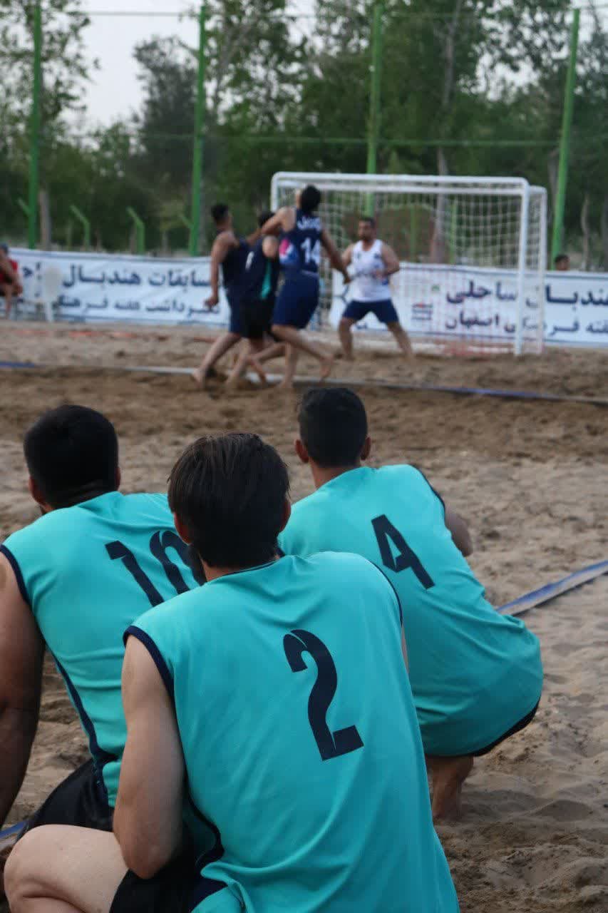 گزارش تصویری روز شنبه مسابقات هندبال ساحلی آقایان و بانوان گزارش تصویری روز شنبه مسابقات هندبال ساحلی آقایان و بانوان
