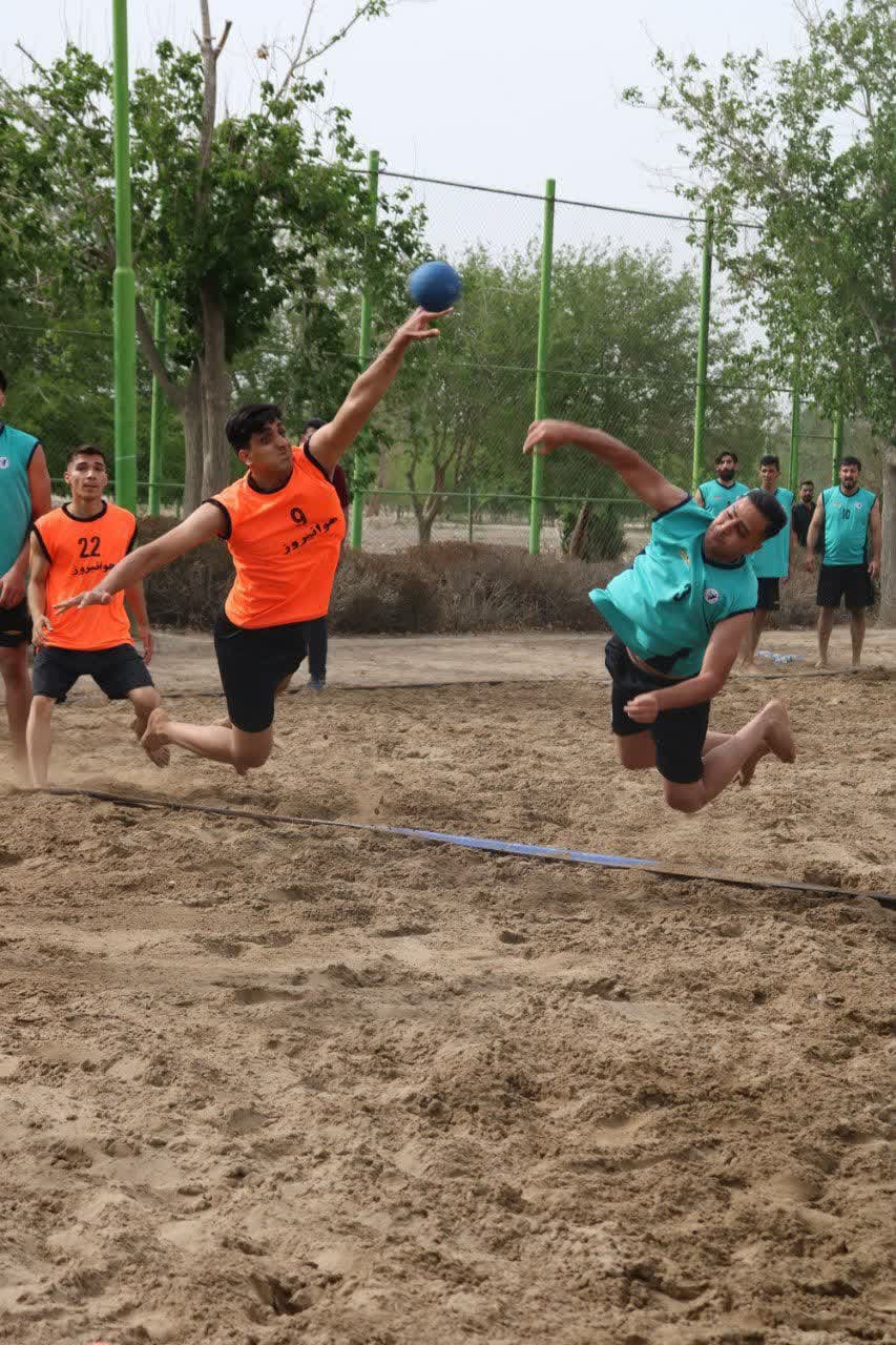 گزارش تصویری روز شنبه مسابقات هندبال ساحلی آقایان و بانوان گزارش تصویری روز شنبه مسابقات هندبال ساحلی آقایان و بانوان