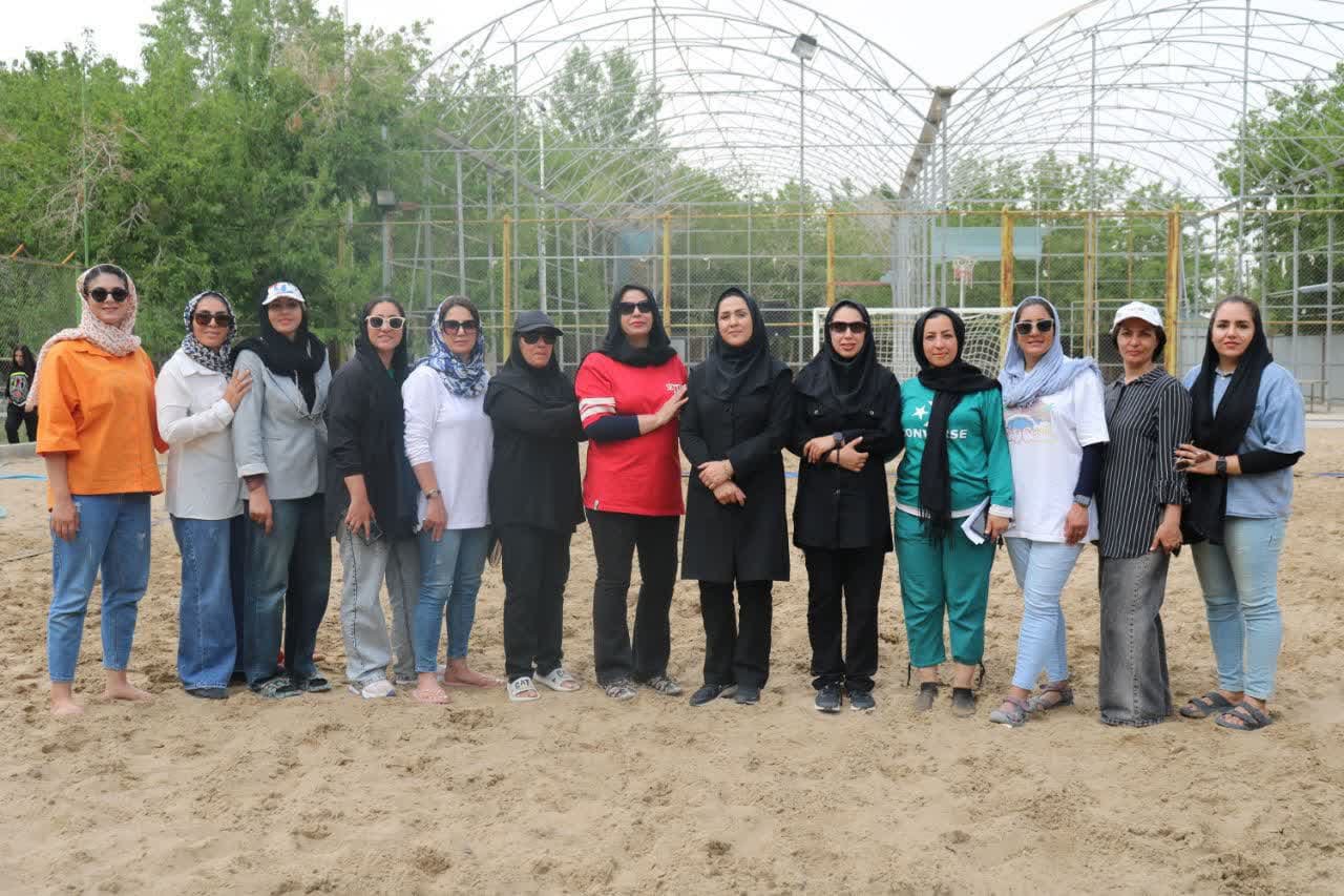 گزارش تصویری روز شنبه مسابقات هندبال ساحلی آقایان و بانوان گزارش تصویری روز شنبه مسابقات هندبال ساحلی آقایان و بانوان