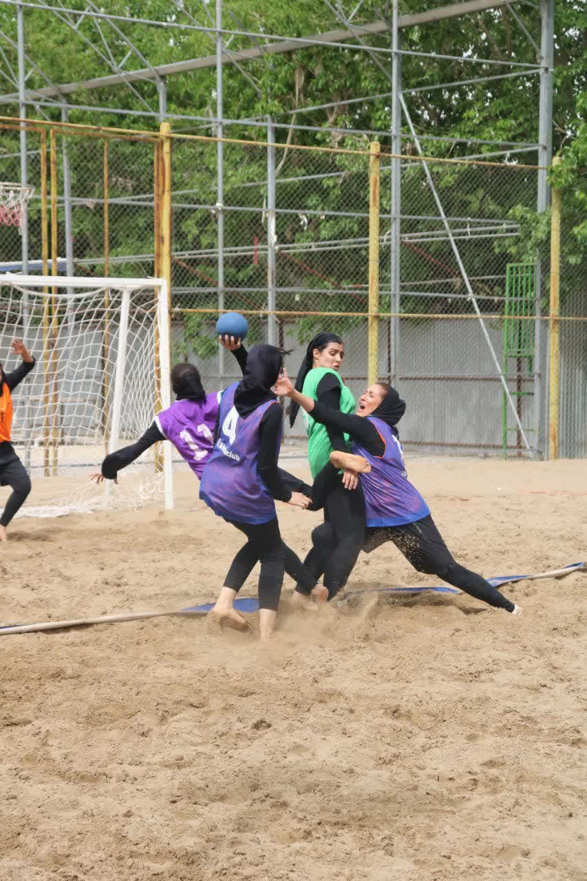 گزارش تصویری روز شنبه مسابقات هندبال ساحلی آقایان و بانوان گزارش تصویری روز شنبه مسابقات هندبال ساحلی آقایان و بانوان