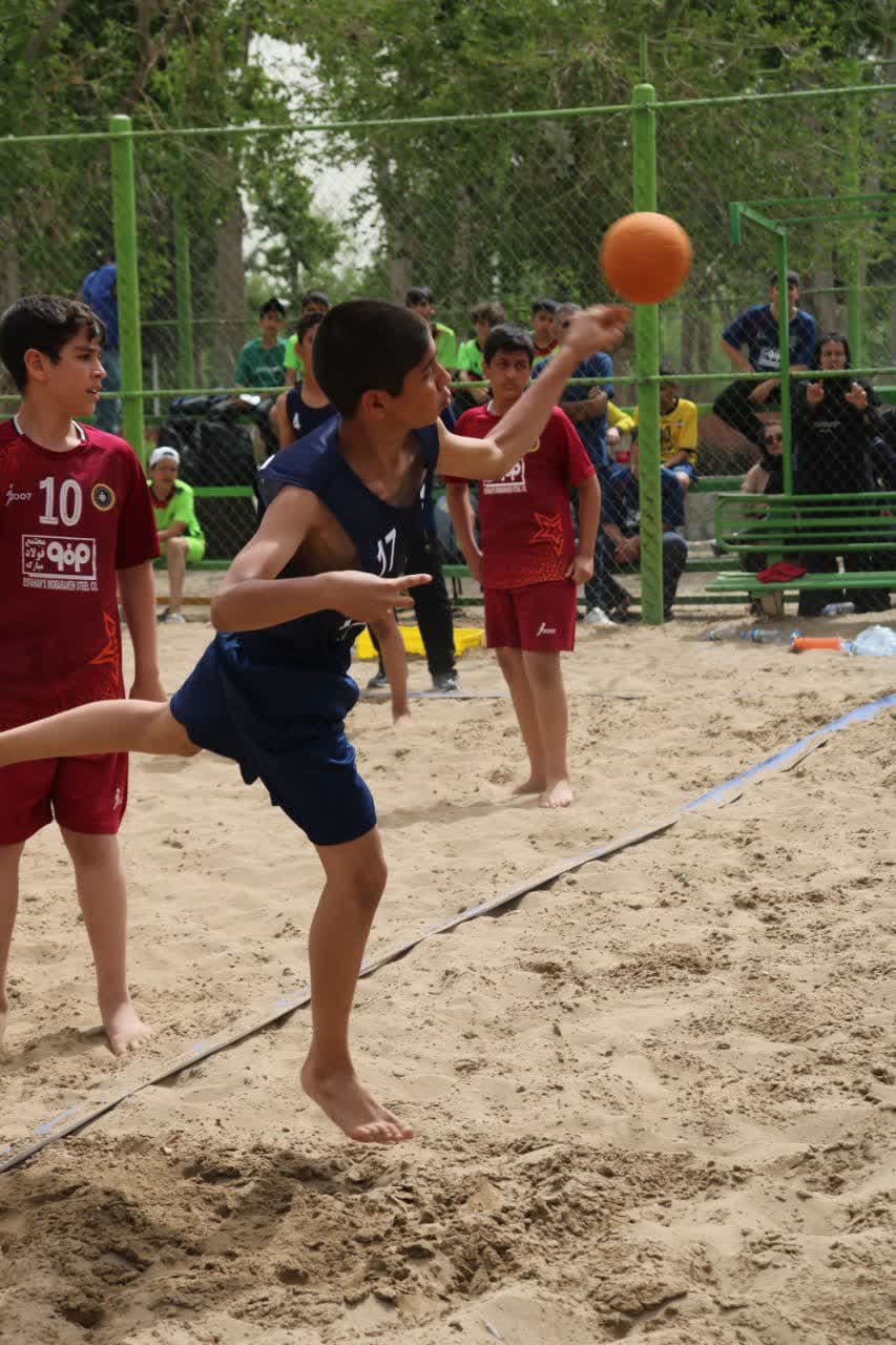 گزارش تصویری روز شنبه مسابقات هندبال ساحلی آقایان و بانوان گزارش تصویری روز شنبه مسابقات هندبال ساحلی آقایان و بانوان