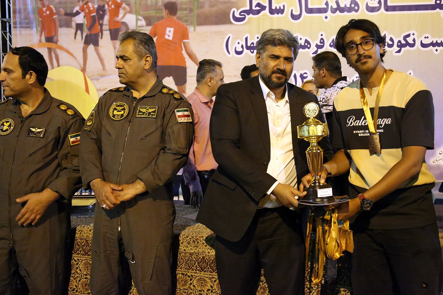 پایان مسابقات هندبال ساحلی هفته فرهنگی اصفهان+تصاویر پایان مسابقات هندبال ساحلی هفته فرهنگی اصفهان+تصاویر