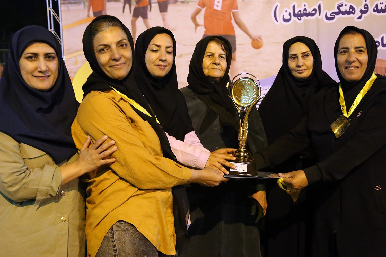 پایان مسابقات هندبال ساحلی هفته فرهنگی اصفهان+تصاویر پایان مسابقات هندبال ساحلی هفته فرهنگی اصفهان+تصاویر