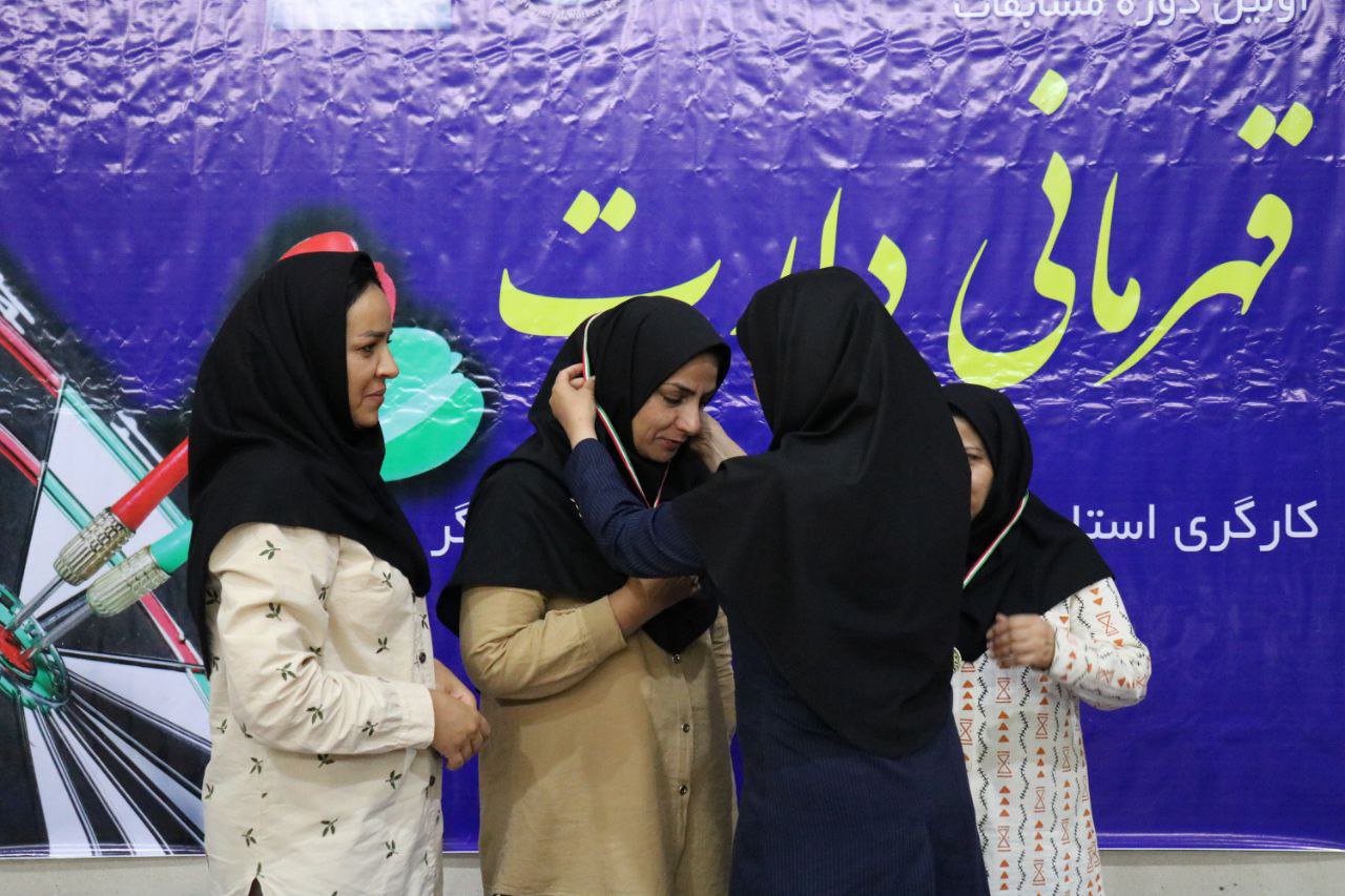برگزاری مسابقات دارت کارگری بانوان استان اصفهان+تصاویر برگزاری مسابقات دارت کارگری بانوان استان اصفهان+تصاویر