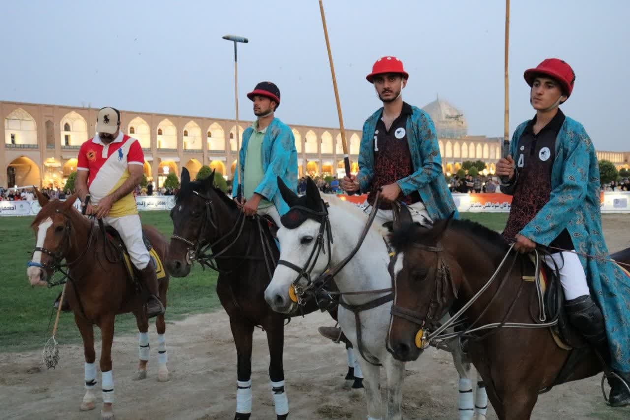 مسابقه نمادین چوگان در میدان امام (ره)