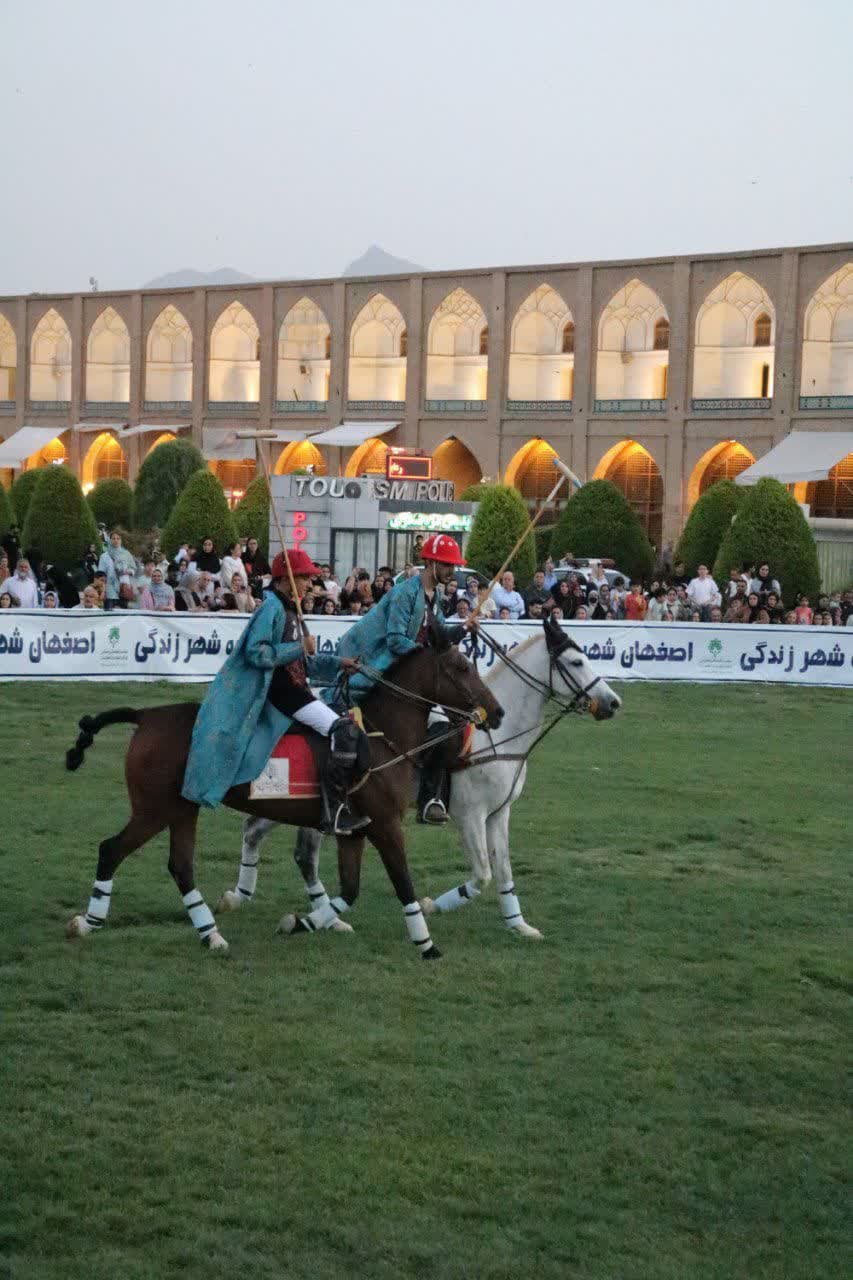 مسابقه نمادین چوگان در میدان امام (ره)