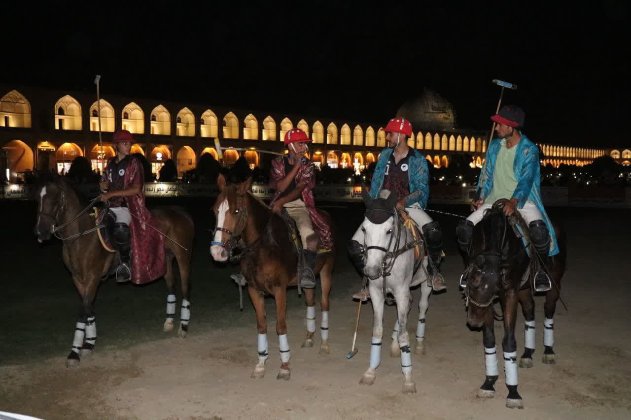 مسابقه نمادین چوگان در میدان امام (ره)