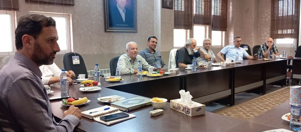 نشست اعضای مجمع خیران ورزشیار با حضور سیدمهدی صدری نشست اعضای مجمع خیران ورزشیار با حضور سیدمهدی صدری