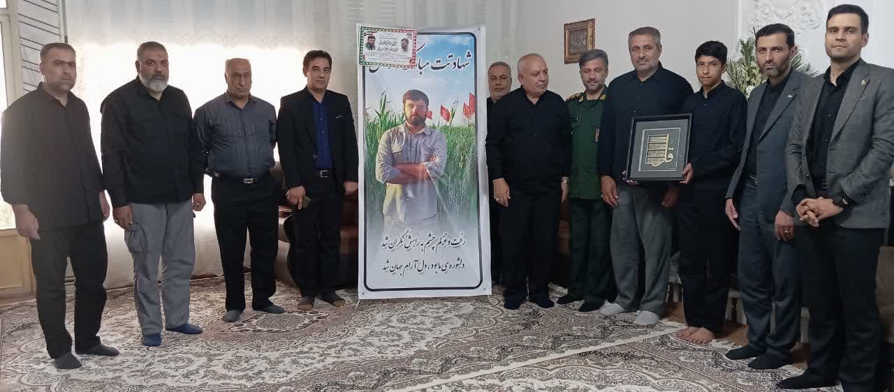 دیدار سیدمهدی صدری با خانواده شهید امیرحسین براتی