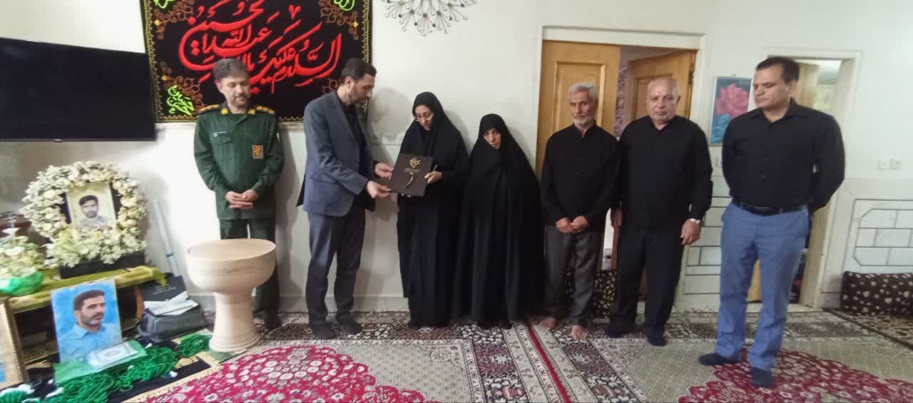 دیدار با خانواده شهید جواد شاه نظری دیدار با خانواده شهید جواد شاه نظری