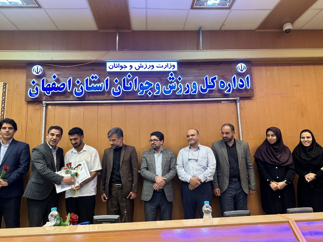 تجلیل از دانشجویان ورزشکار جا مانده از مسابقات جهانی آلمان تجلیل از دانشجویان ورزشکار جا مانده از مسابقات جهانی آلمان