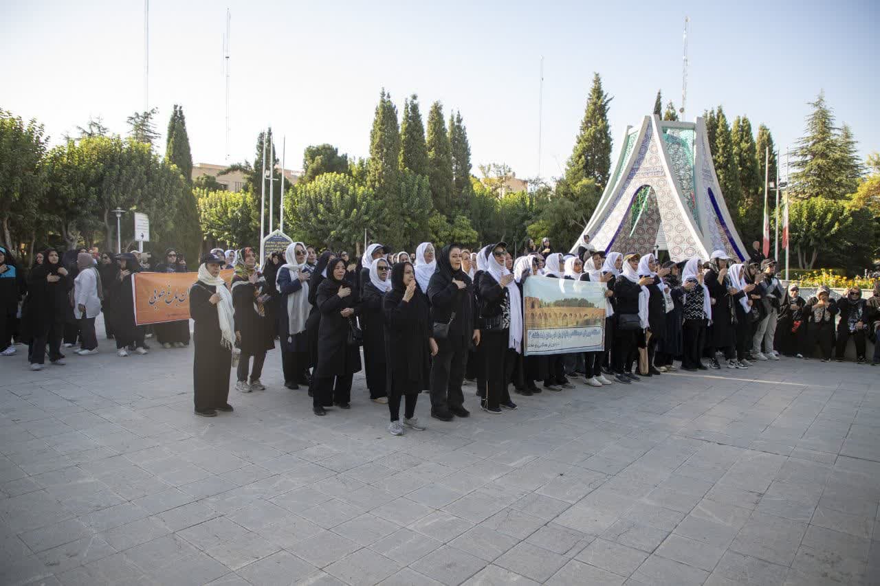 همایش پیادهروی «گامهای عاشقانه» در اصفهان همایش پیادهروی «گامهای عاشقانه» در اصفهان