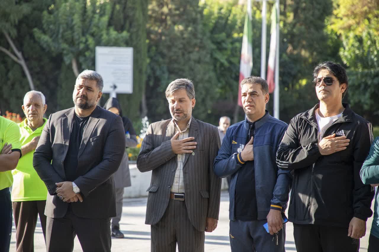 همایش پیادهروی «گامهای عاشقانه» در اصفهان همایش پیادهروی «گامهای عاشقانه» در اصفهان