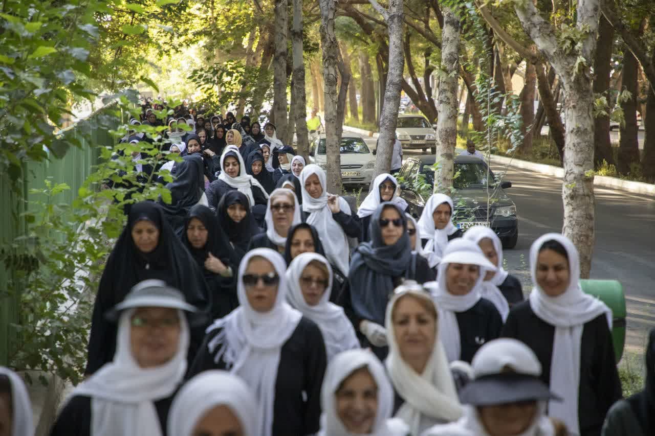 همایش پیادهروی «گامهای عاشقانه» در اصفهان همایش پیادهروی «گامهای عاشقانه» در اصفهان