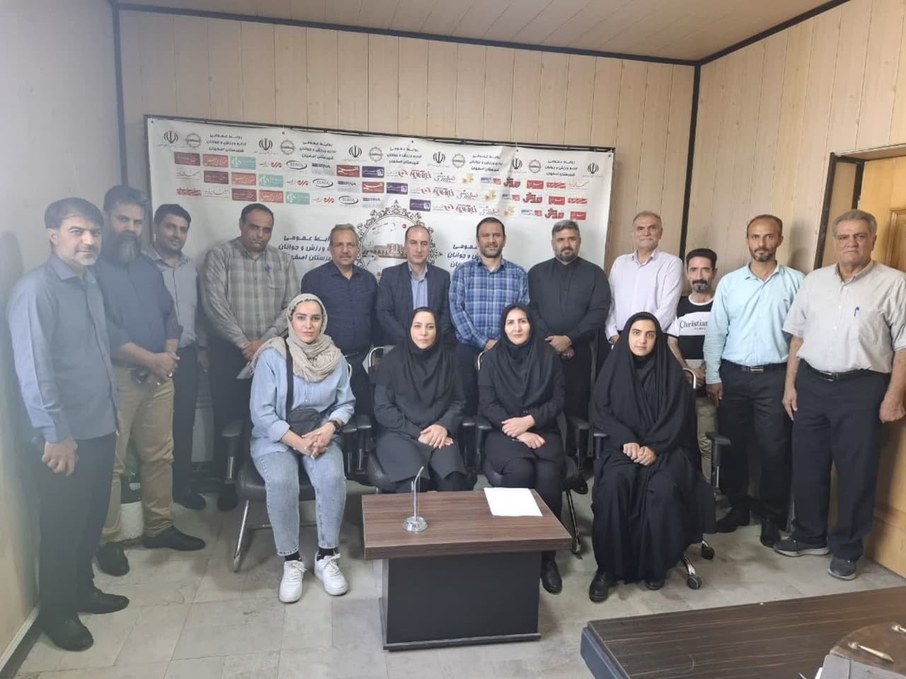 نشست ویژه برگزاری دومین دوره المپیاد فرهنگی ورزشی جام شهدای اصحاب رسانه استان اصفهان نشست ویژه برگزاری دومین دوره المپیاد فرهنگی ورزشی جام شهدای اصحاب رسانه استان اصفهان