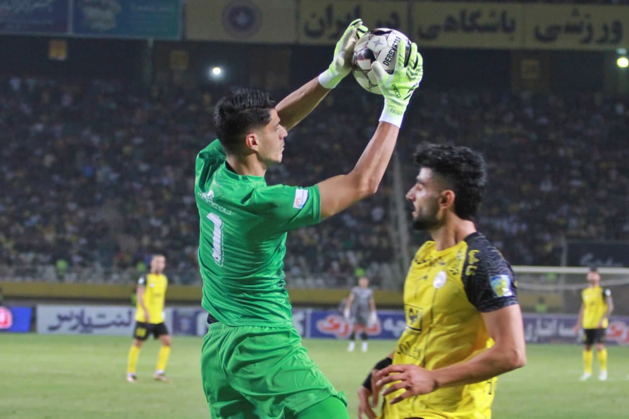 پرواز هلیکوپتر از نقش جهان/سپاهان 0 – پرسپولیس یک پرواز هلیکوپتر از نقش جهان/سپاهان 0 – پرسپولیس یک