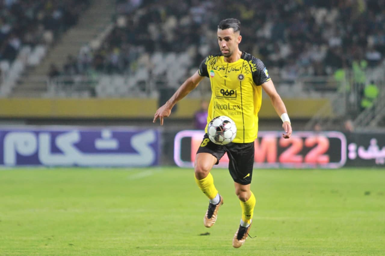 پرواز هلیکوپتر از نقش جهان/سپاهان 0 – پرسپولیس یک پرواز هلیکوپتر از نقش جهان/سپاهان 0 – پرسپولیس یک