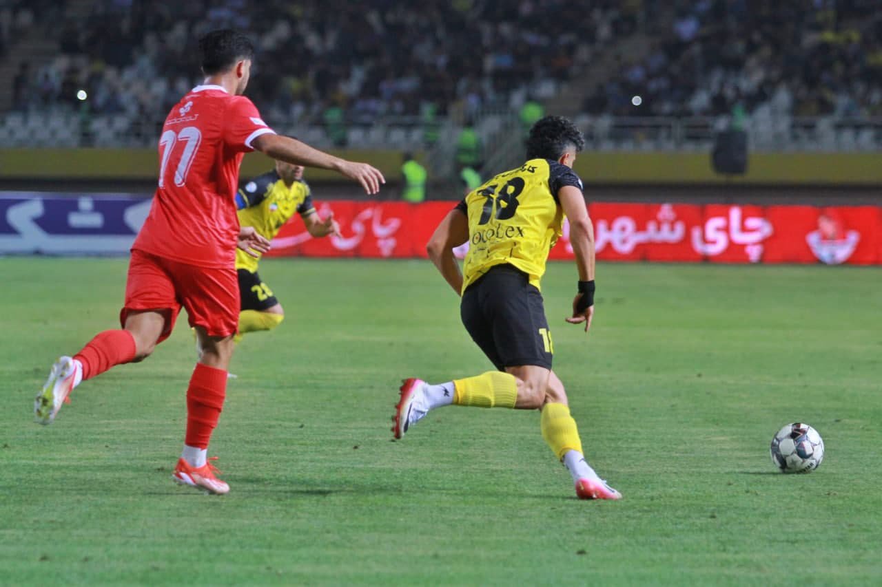 پرواز هلیکوپتر از نقش جهان/سپاهان 0 – پرسپولیس یک پرواز هلیکوپتر از نقش جهان/سپاهان 0 – پرسپولیس یک