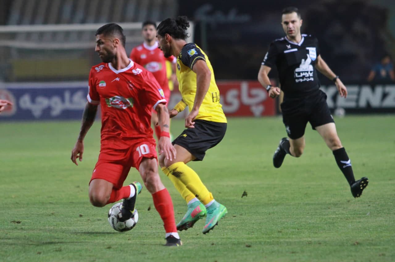 پرواز هلیکوپتر از نقش جهان/سپاهان 0 – پرسپولیس یک پرواز هلیکوپتر از نقش جهان/سپاهان 0 – پرسپولیس یک