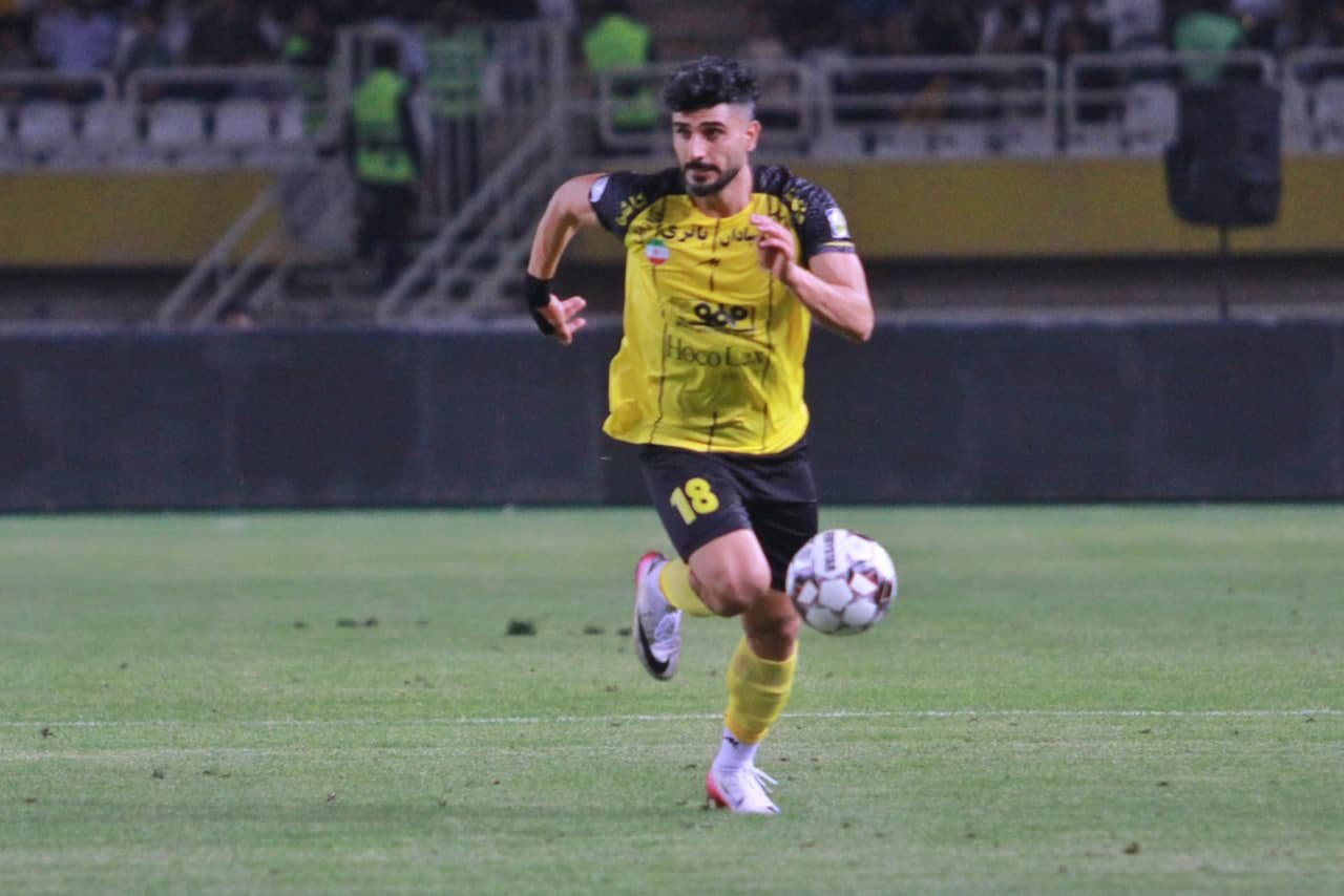 پرواز هلیکوپتر از نقش جهان/سپاهان 0 – پرسپولیس یک پرواز هلیکوپتر از نقش جهان/سپاهان 0 – پرسپولیس یک