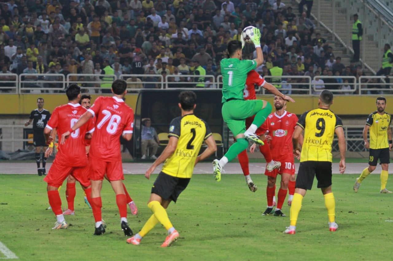 پرواز هلیکوپتر از نقش جهان/سپاهان 0 – پرسپولیس یک پرواز هلیکوپتر از نقش جهان/سپاهان 0 – پرسپولیس یک