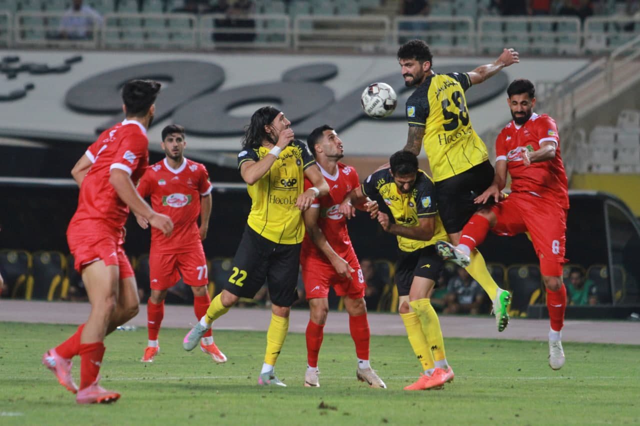 پرواز هلیکوپتر از نقش جهان/سپاهان 0 – پرسپولیس یک پرواز هلیکوپتر از نقش جهان/سپاهان 0 – پرسپولیس یک