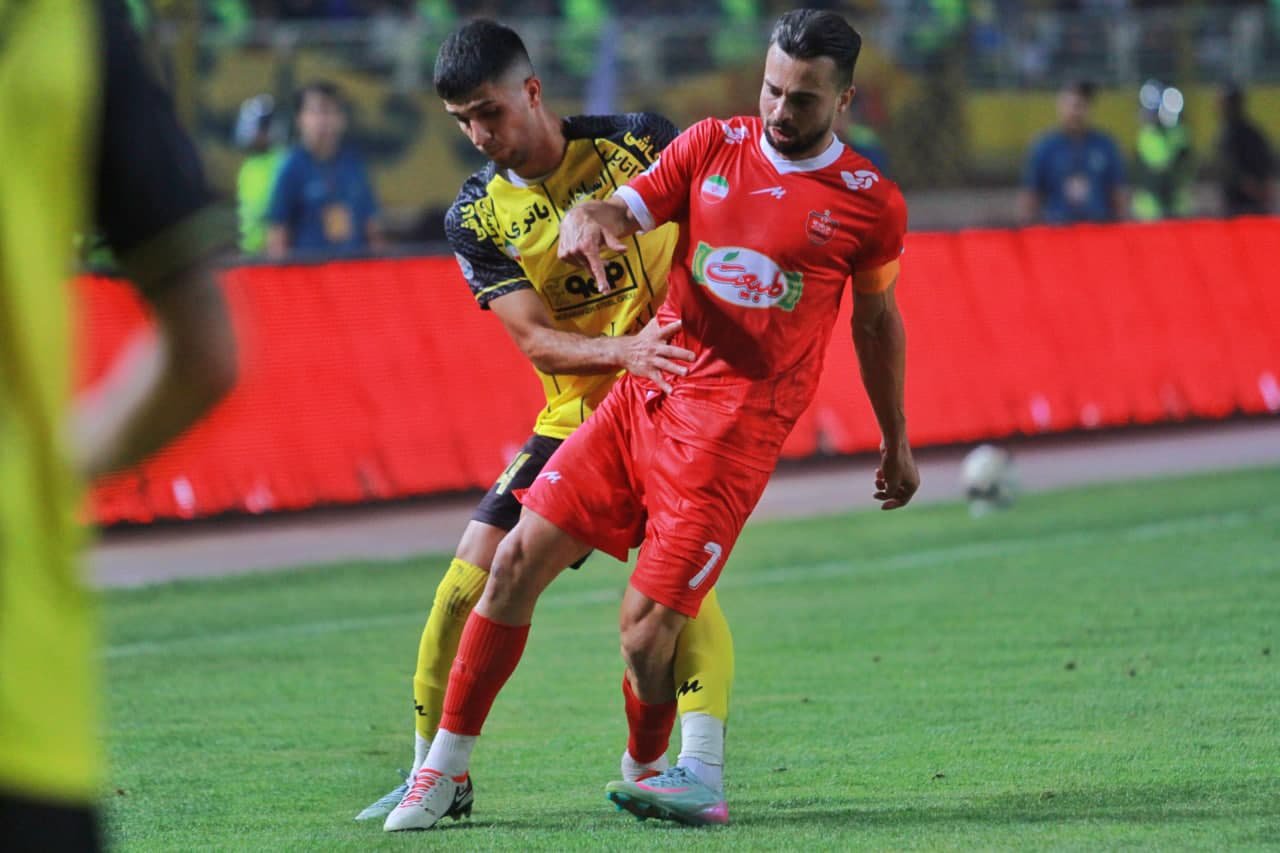 پرواز هلیکوپتر از نقش جهان/سپاهان 0 – پرسپولیس یک پرواز هلیکوپتر از نقش جهان/سپاهان 0 – پرسپولیس یک