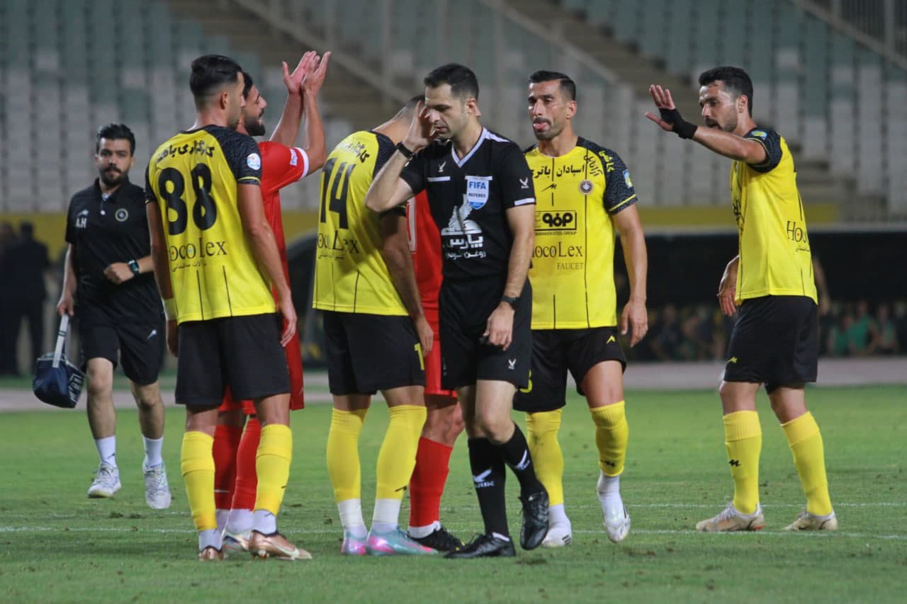 پرواز هلیکوپتر از نقش جهان/سپاهان 0 – پرسپولیس یک پرواز هلیکوپتر از نقش جهان/سپاهان 0 – پرسپولیس یک