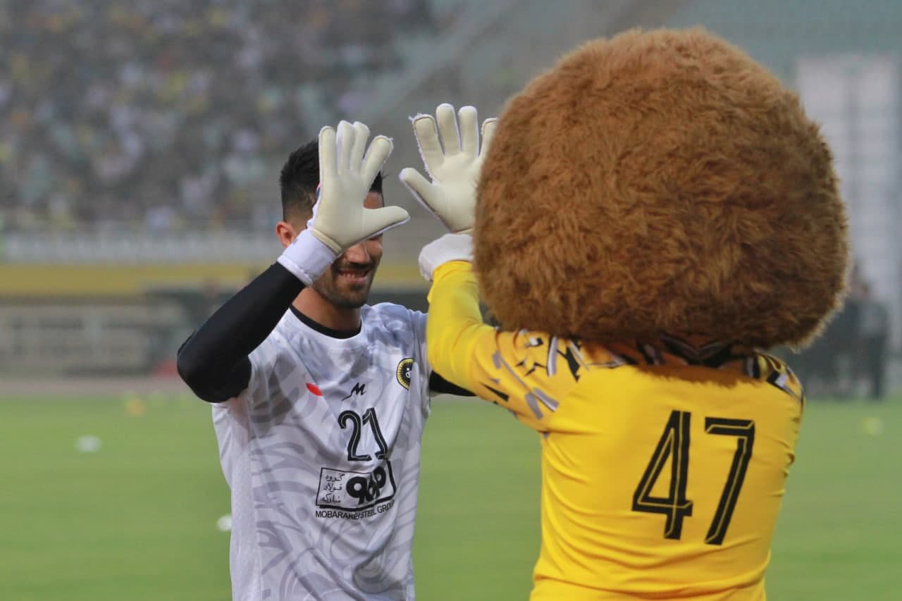 پرواز هلیکوپتر از نقش جهان/سپاهان 0 – پرسپولیس یک پرواز هلیکوپتر از نقش جهان/سپاهان 0 – پرسپولیس یک