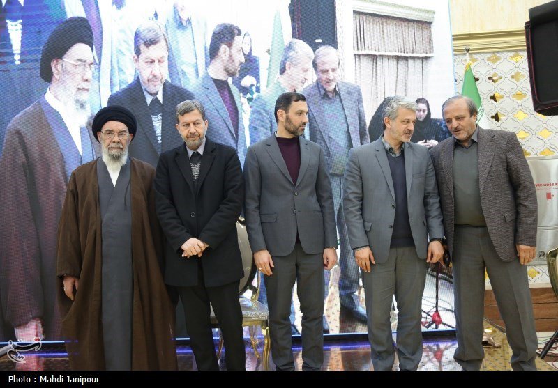 خانم فرزانه فصیحی شما در طول سال، 12 ماهش را در ایران نیستید!