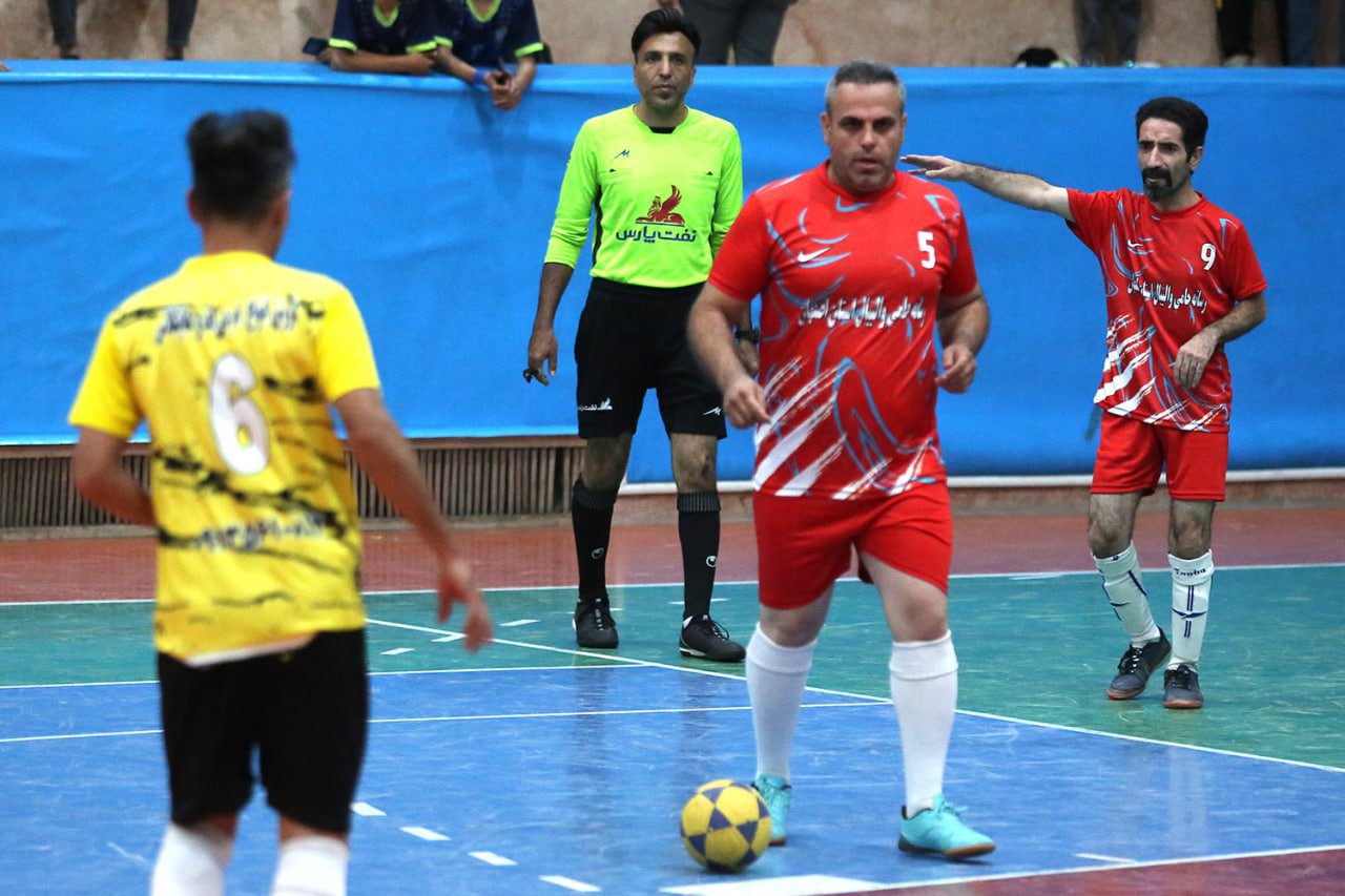 پایگاه خبری ذرهبین ورزش با صدرنشینی صعود کرد پایگاه خبری ذرهبین ورزش با صدرنشینی صعود کرد